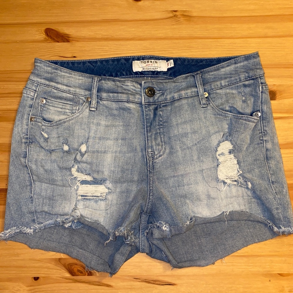 torrid distressed denim shorts